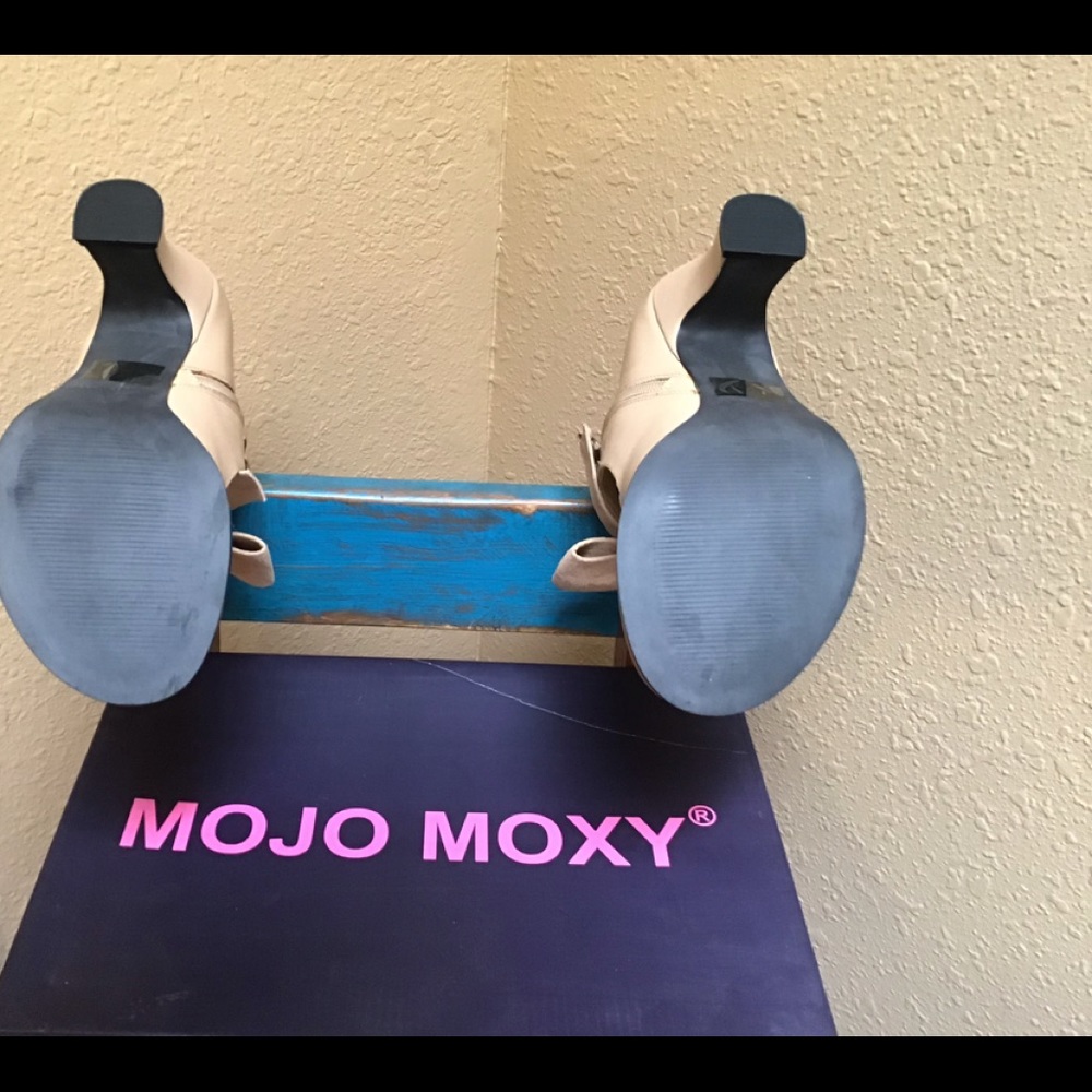 Mojo Moxy Hampton - Picture 2 of 7